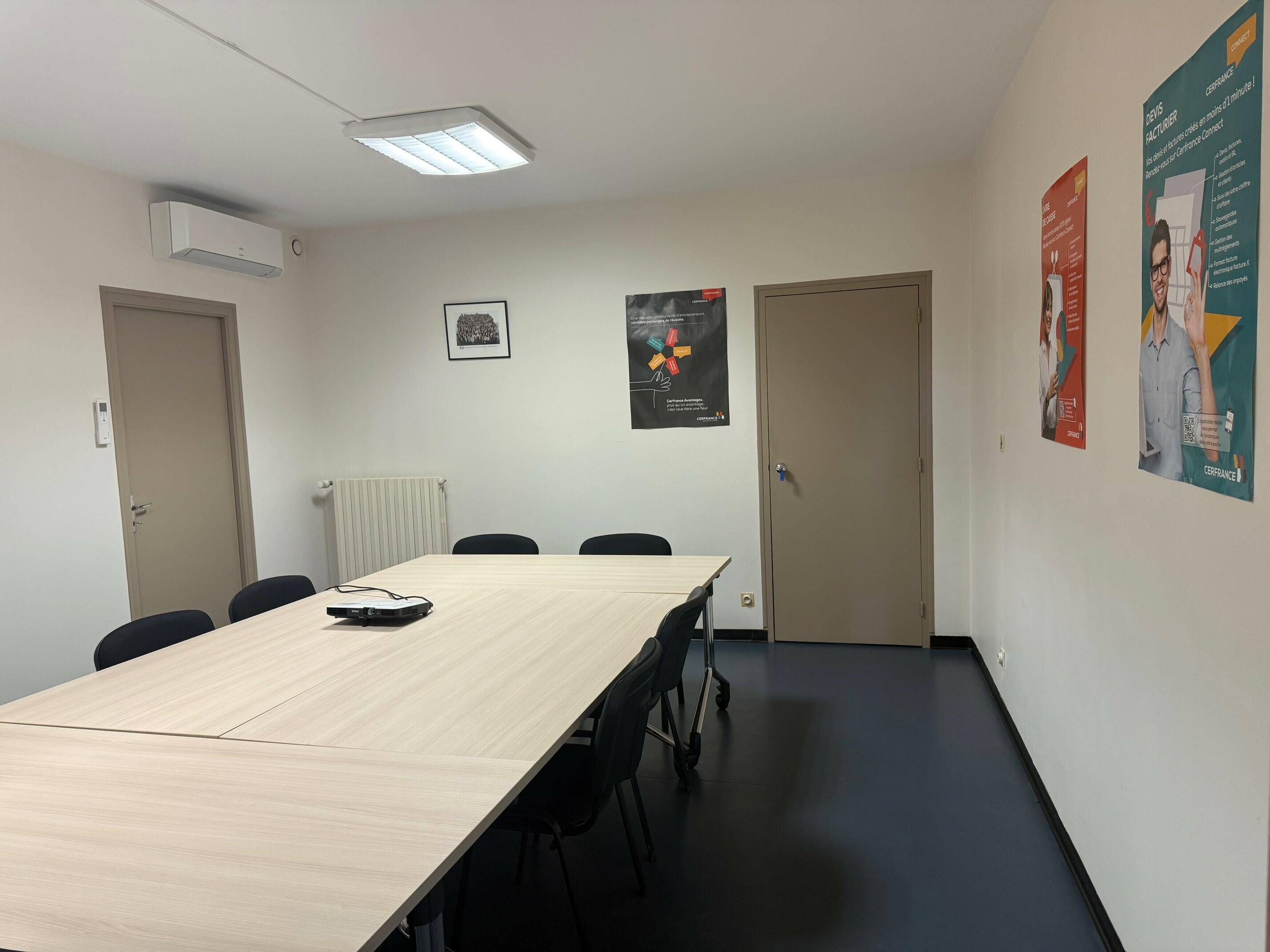 Photo de l'intérieur de l'agence de Dormans