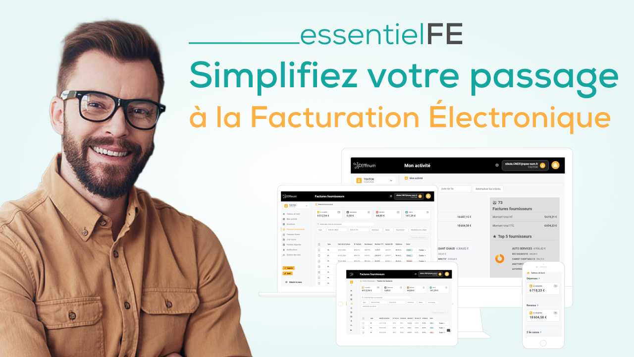 Cliente souriante pendant un rendez-vous